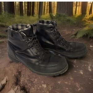 Columbia Men’s Size 10 Black Waterproof Boots Leather Like White Plaid Lined